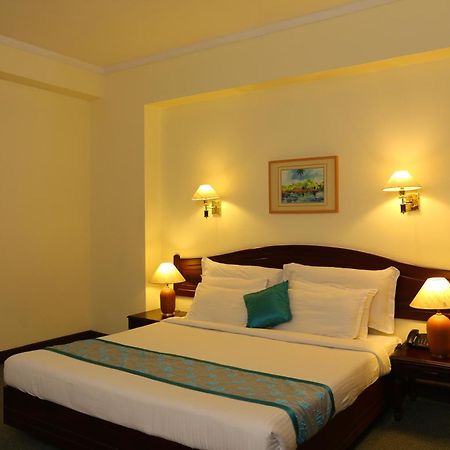 The International Hotel Kochi Exterior foto