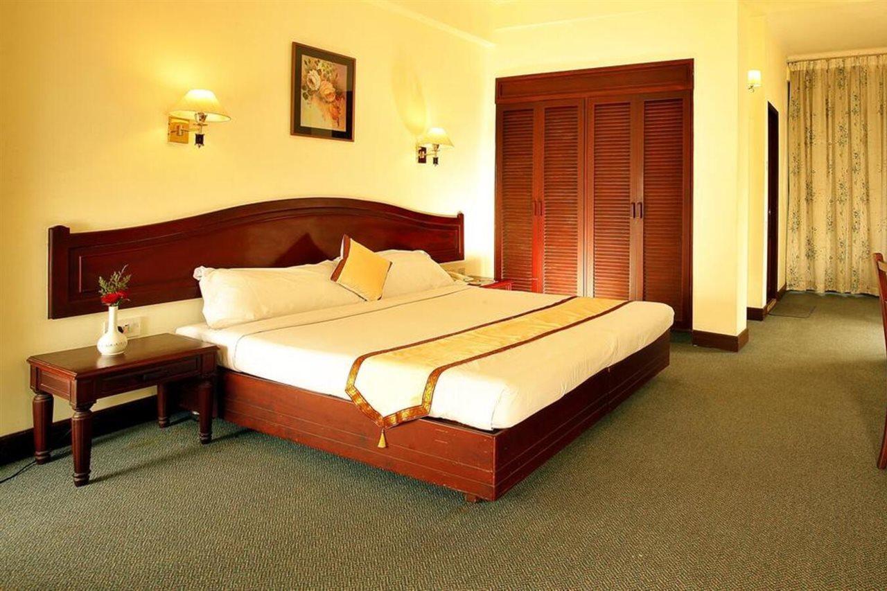 The International Hotel Kochi Exterior foto