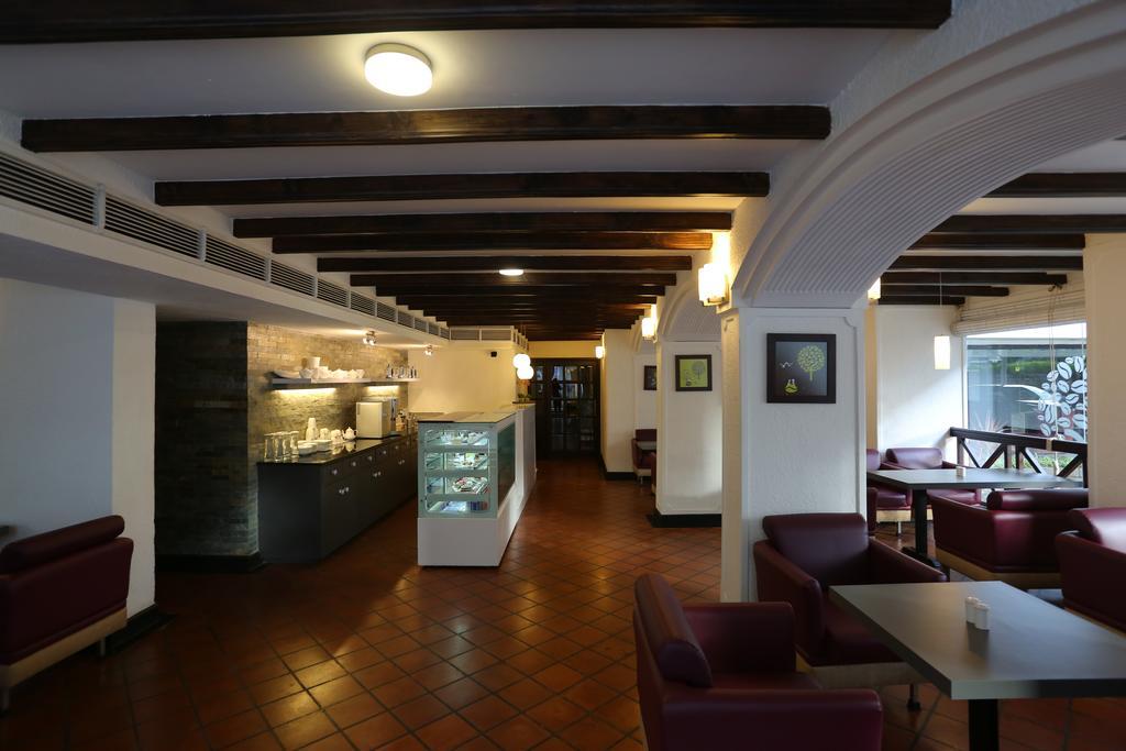 The International Hotel Kochi Exterior foto