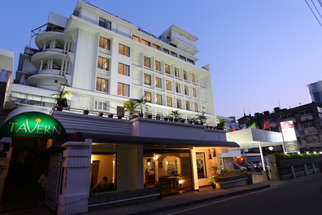 The International Hotel Kochi Exterior foto