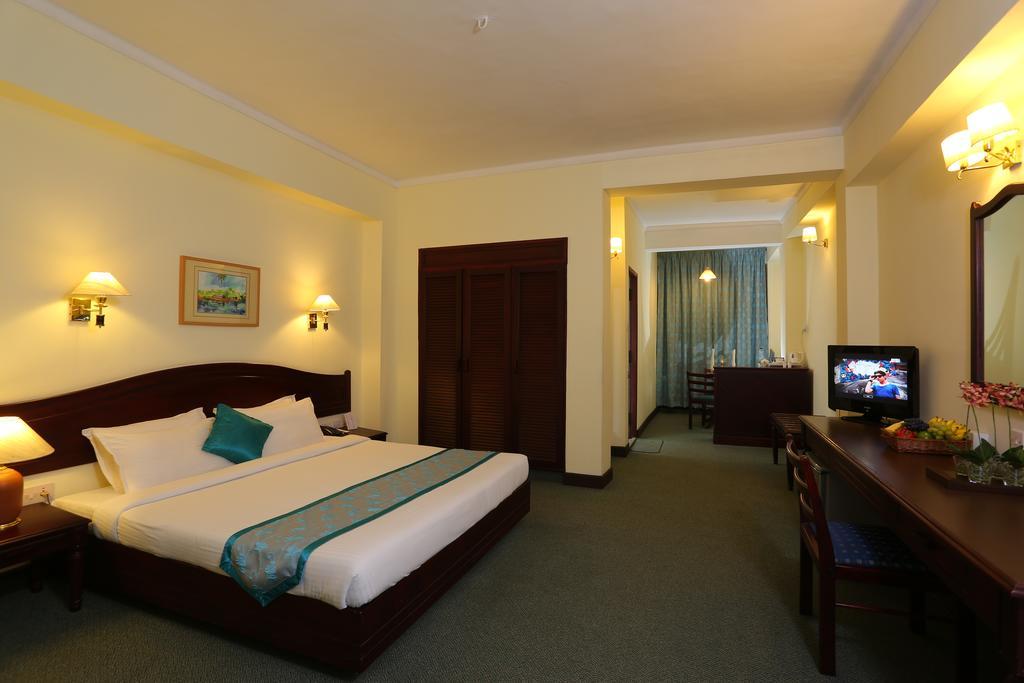 The International Hotel Kochi Exterior foto