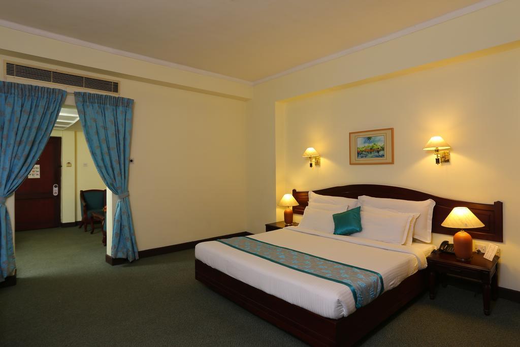 The International Hotel Kochi Exterior foto