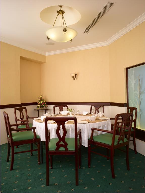 The International Hotel Kochi Exterior foto
