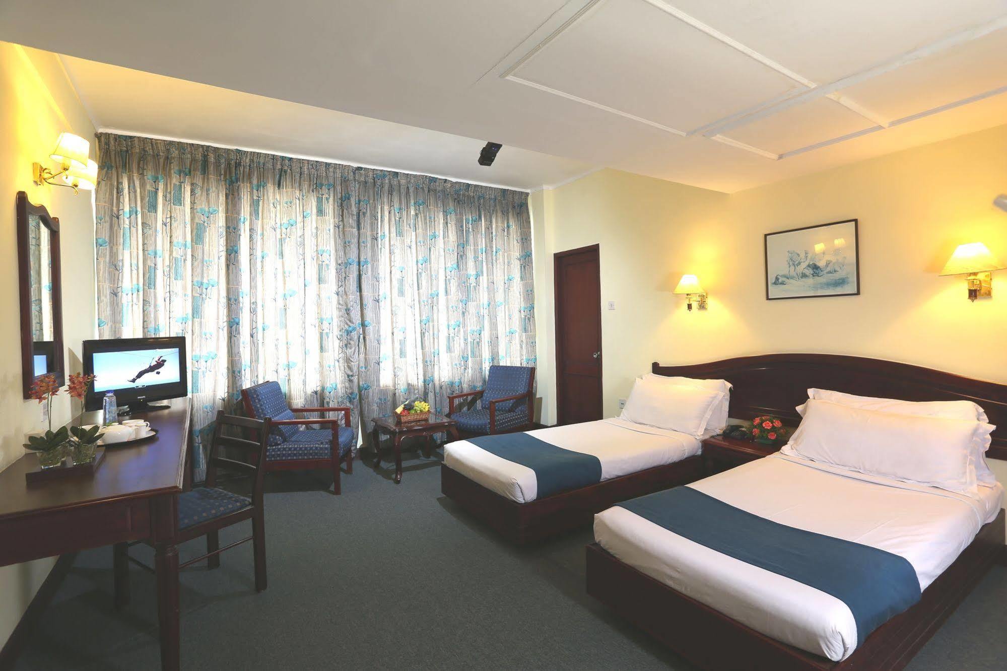 The International Hotel Kochi Exterior foto