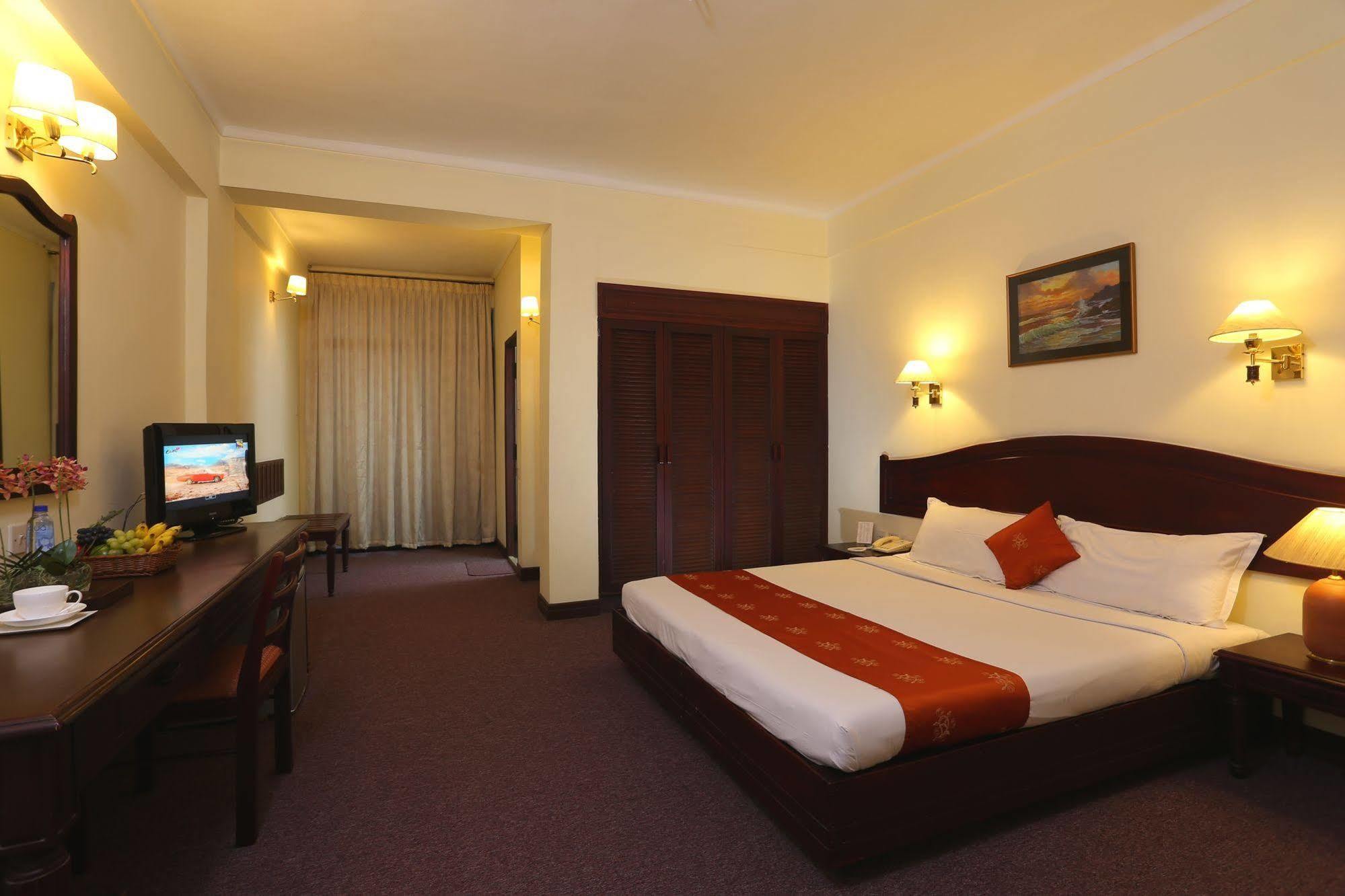 The International Hotel Kochi Exterior foto