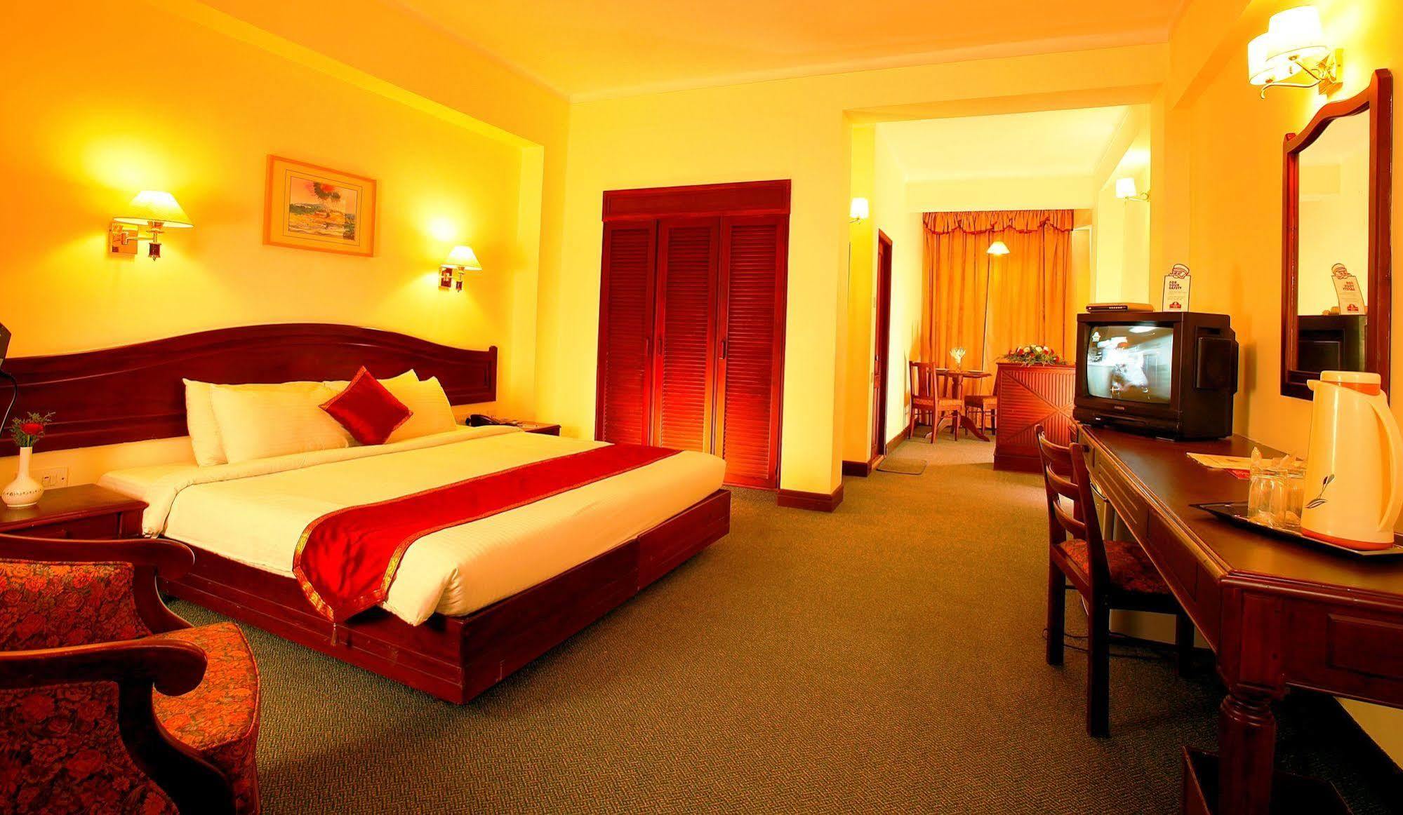 The International Hotel Kochi Exterior foto